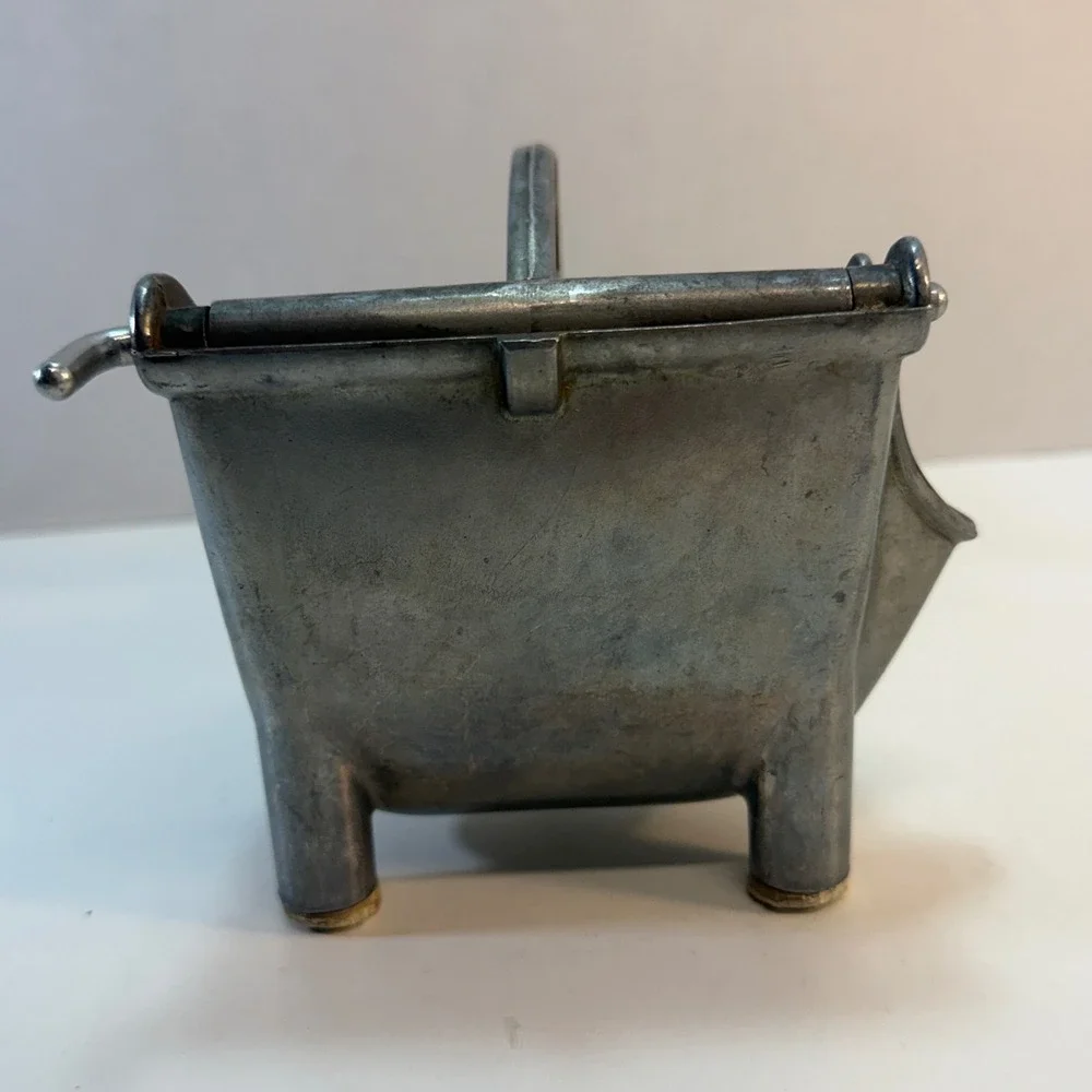 Wear-Ever Citrus Juicer Manual Hand Press Silver Vintage Aluminum No. 334 USA